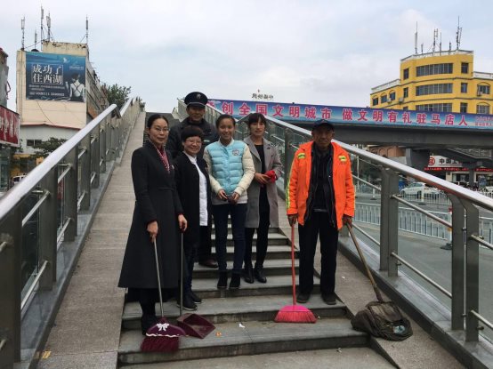 D:/657小手拉大手/657班小手拉大手/黄子涵一家/webwxgetmsgimg (7).jpg