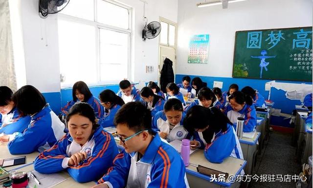 betway精装版苹果694班团支部接受团省委代表团考察